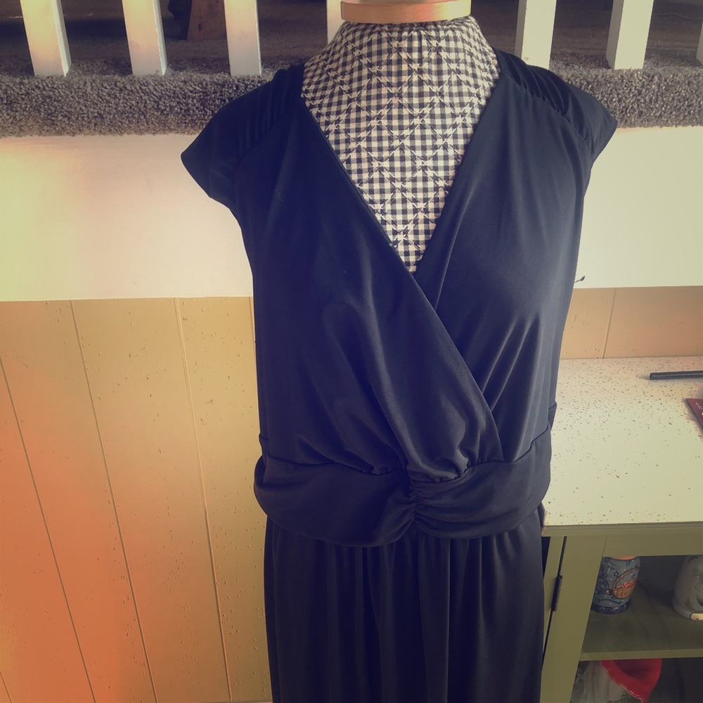 NWT Black Cap-sleeved Maxi Dress
